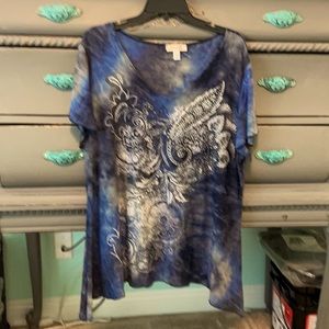 Dressy casual trendy top! Looks nice on!